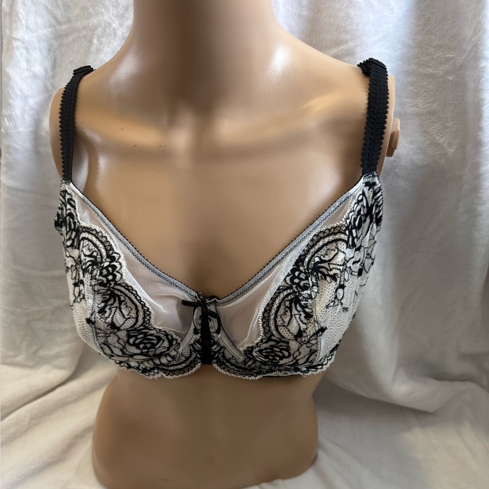 Victoria's Secret Black and White Lace Bra